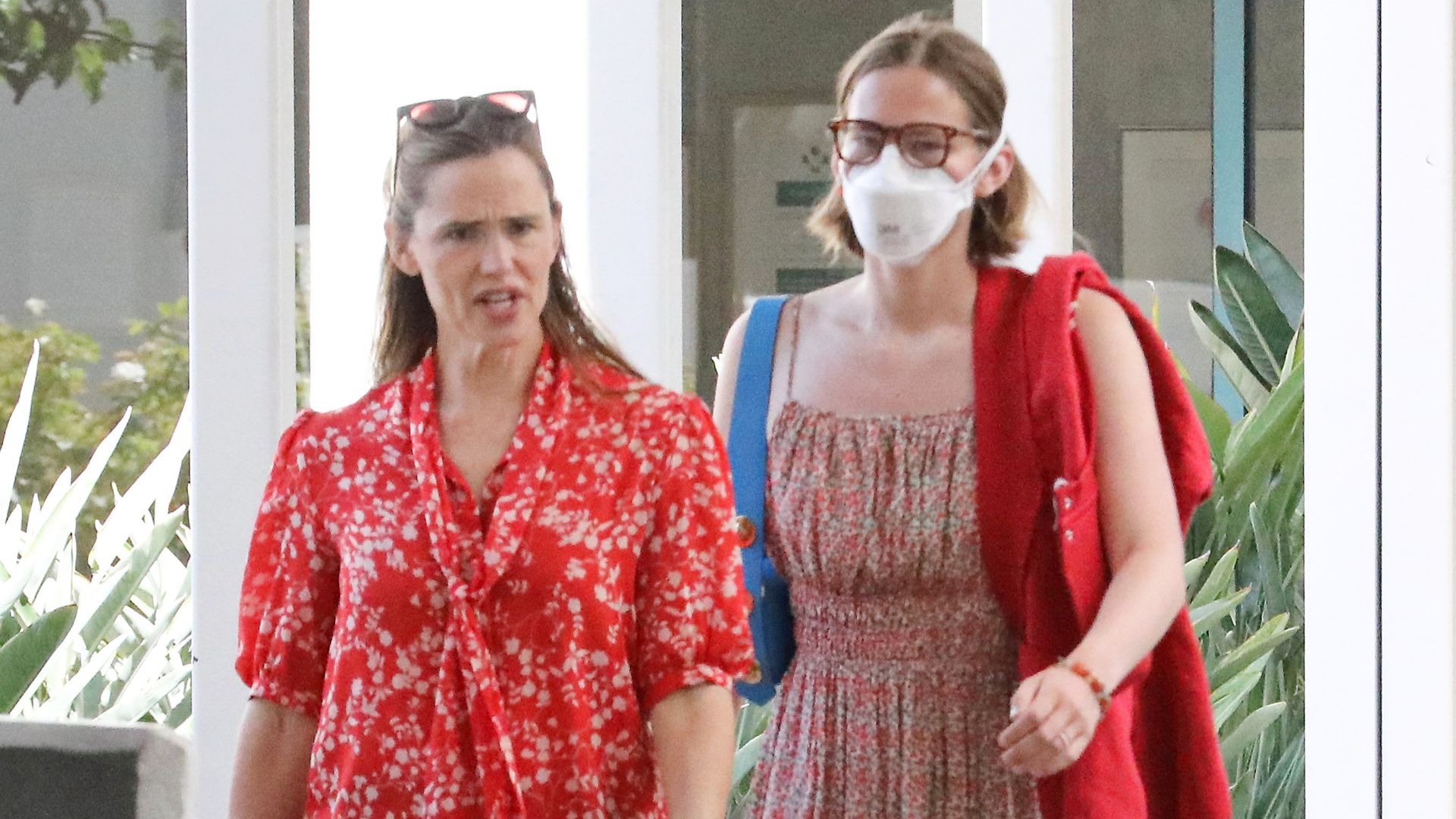 Jennifer Garner salió a almorzar con su hija, Violet Affleck, quien no llevaba su mascarilla habitual, lo que puso de manifiesto el gran parecido que tiene con su madre.