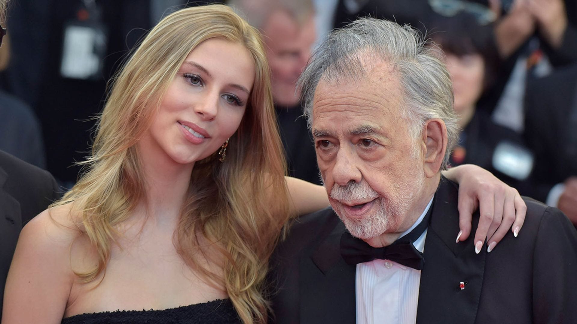 La nieta de Francis Ford Coppola, de 17 años, lanza su carrera musical con el productor de Taylor Swift