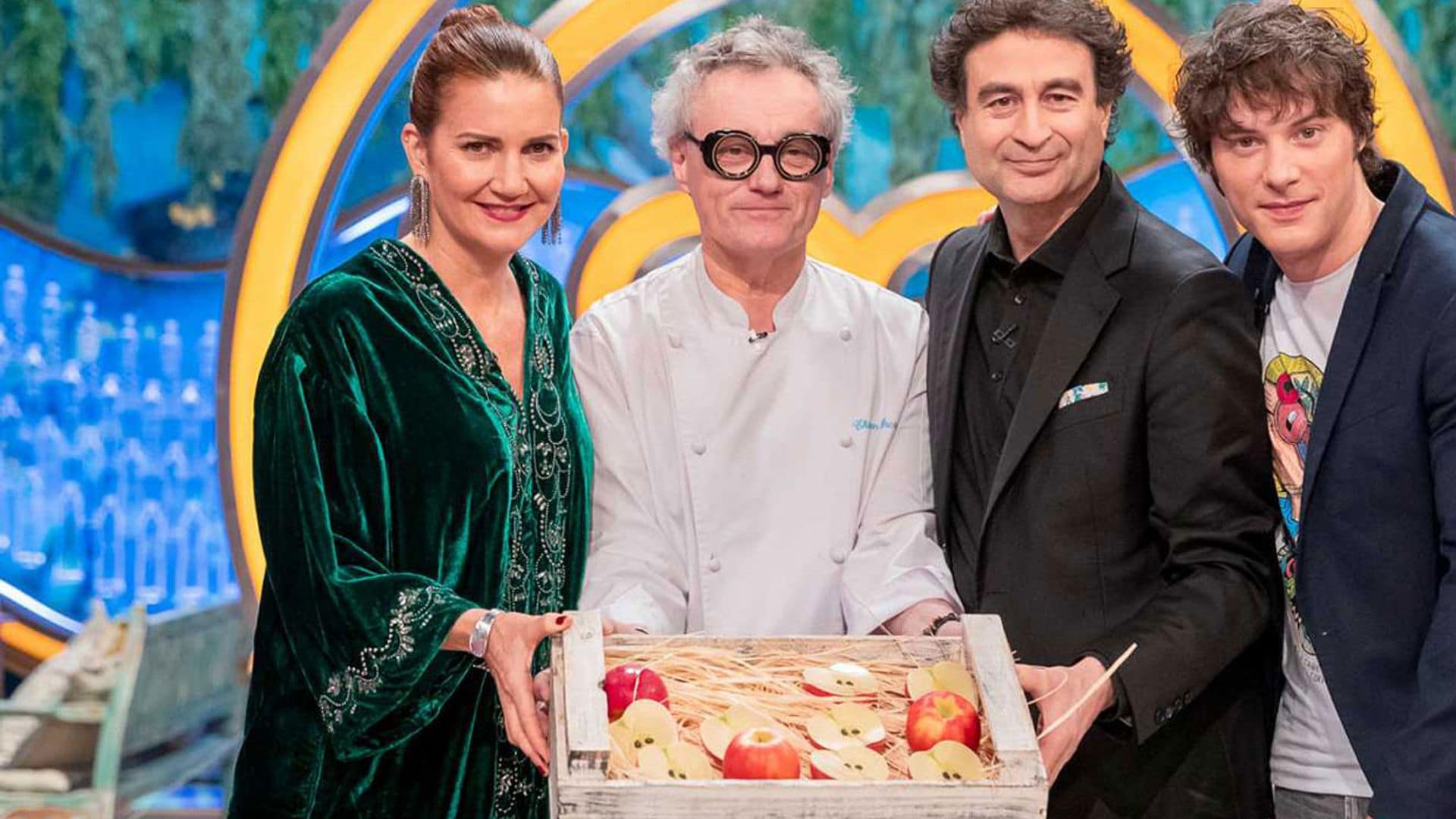 Caftán de terciopelo, pendientes rayo... Las apuestas virales de Samantha en 'MasterChef 8'