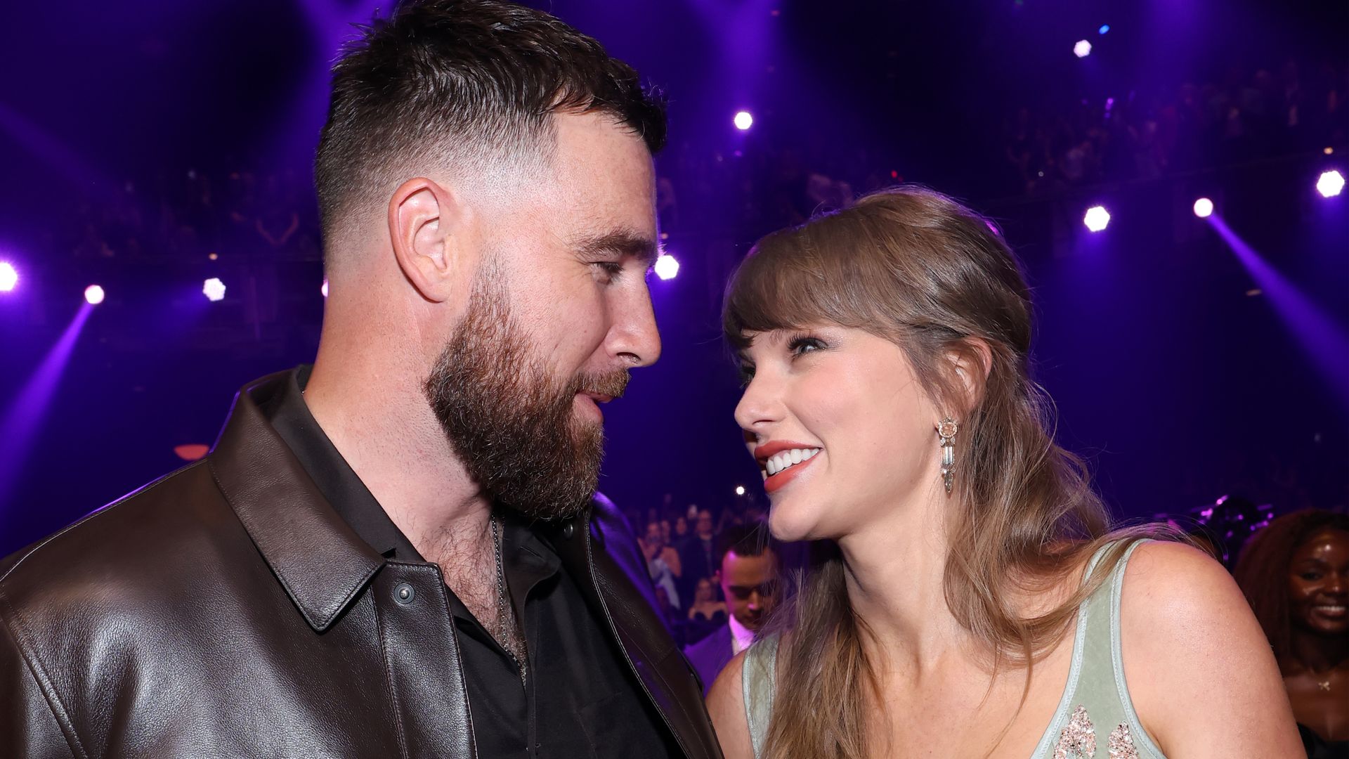 Travis Kelce y Taylor Swift en los 2026 iHeartRadio Music Awards en marzo de 2026.