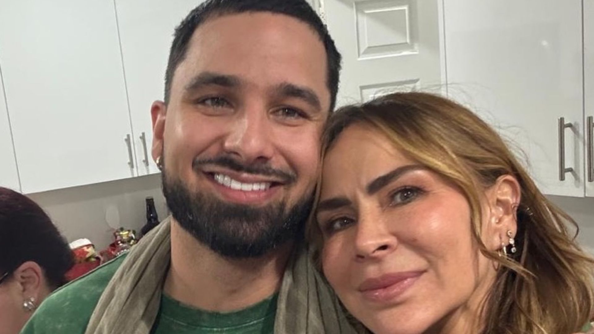 Aylín Mujica con su hijo Mauro, QEPD