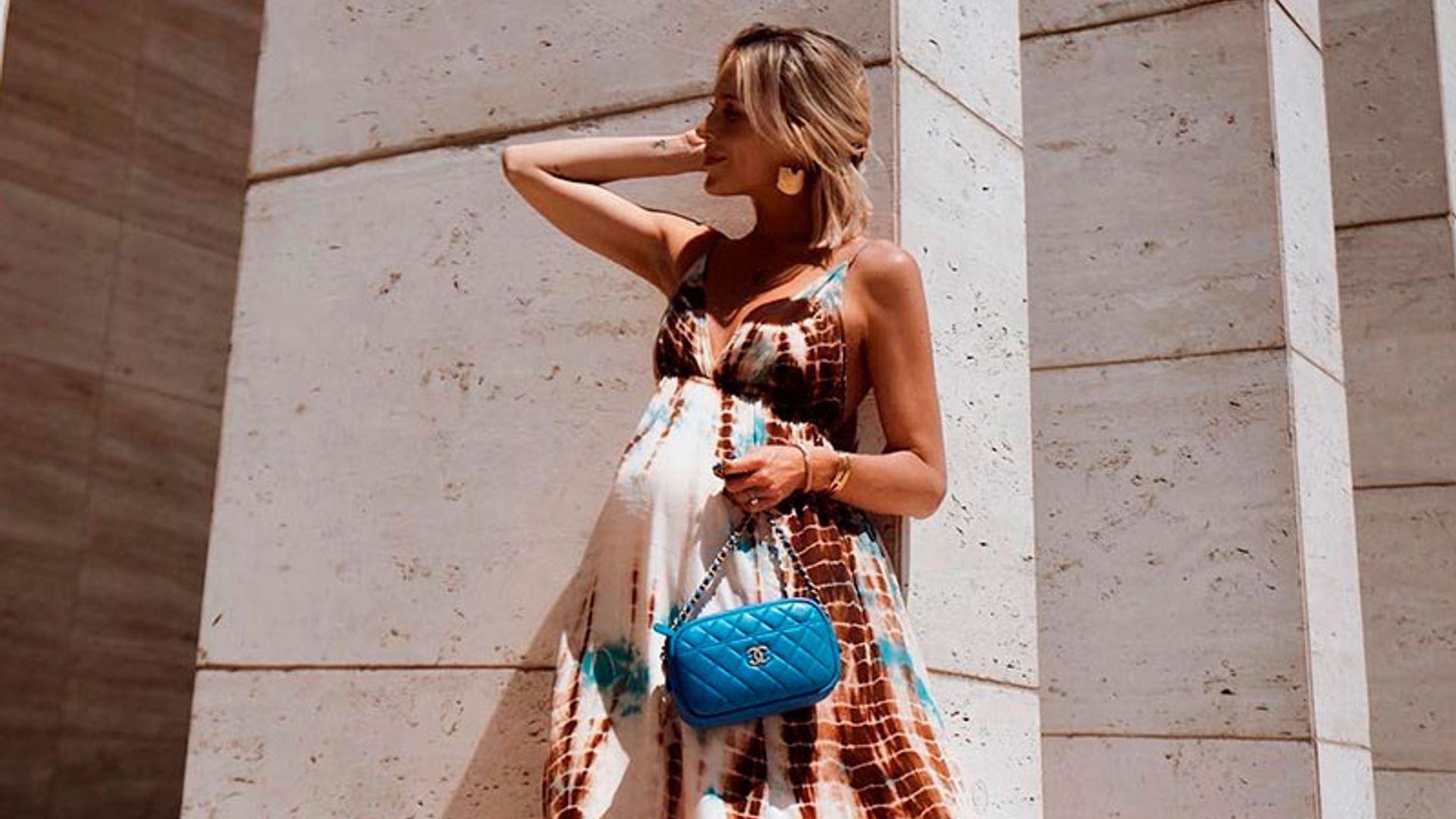 Cómo las embarazadas más 'cool' adaptan los looks de invitada a su silueta