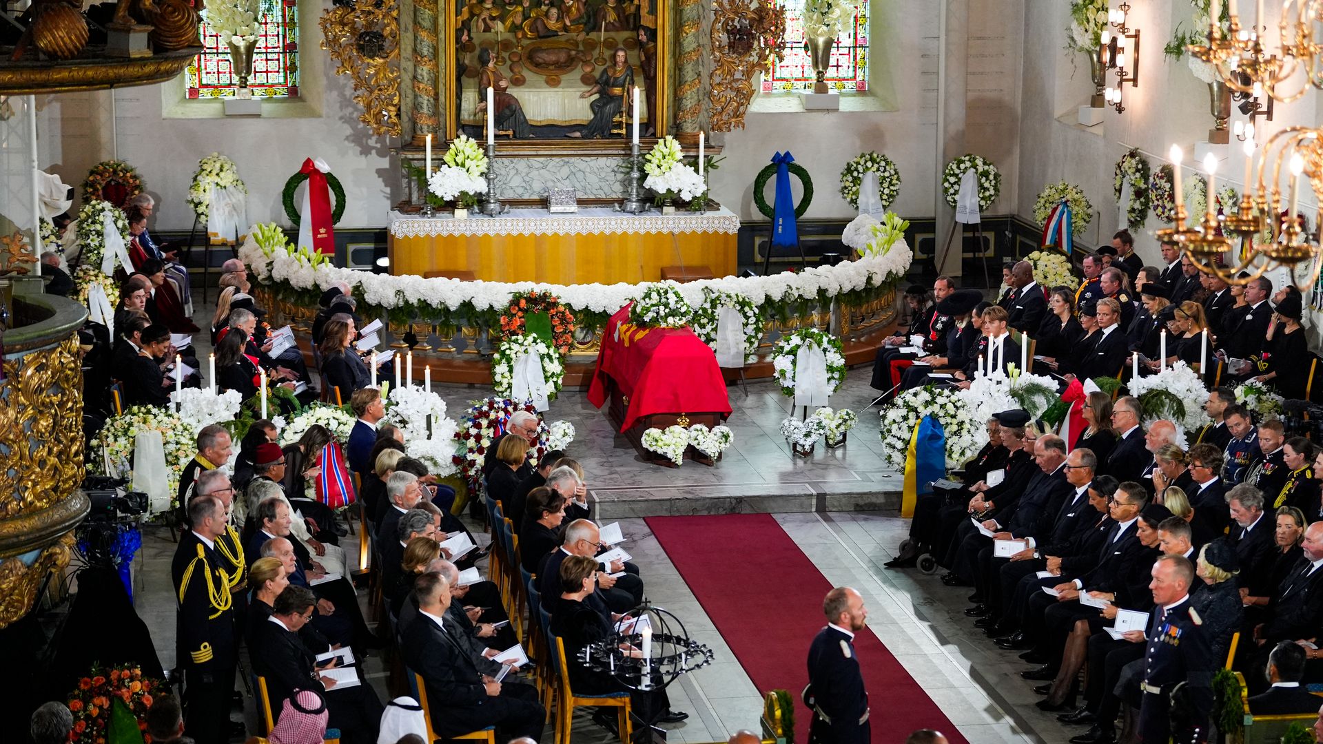 Solemnidad y emoción en el gran adiós a Harald de Noruega: un funeral en tres actos que ha reunido a la realeza mundial en una jornada para la posteridad