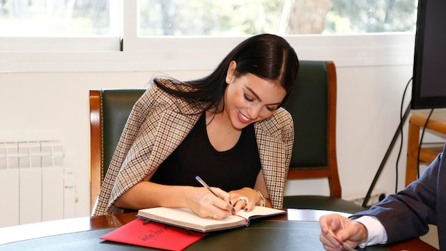 georgina rodr guez visits banco de alimentos association