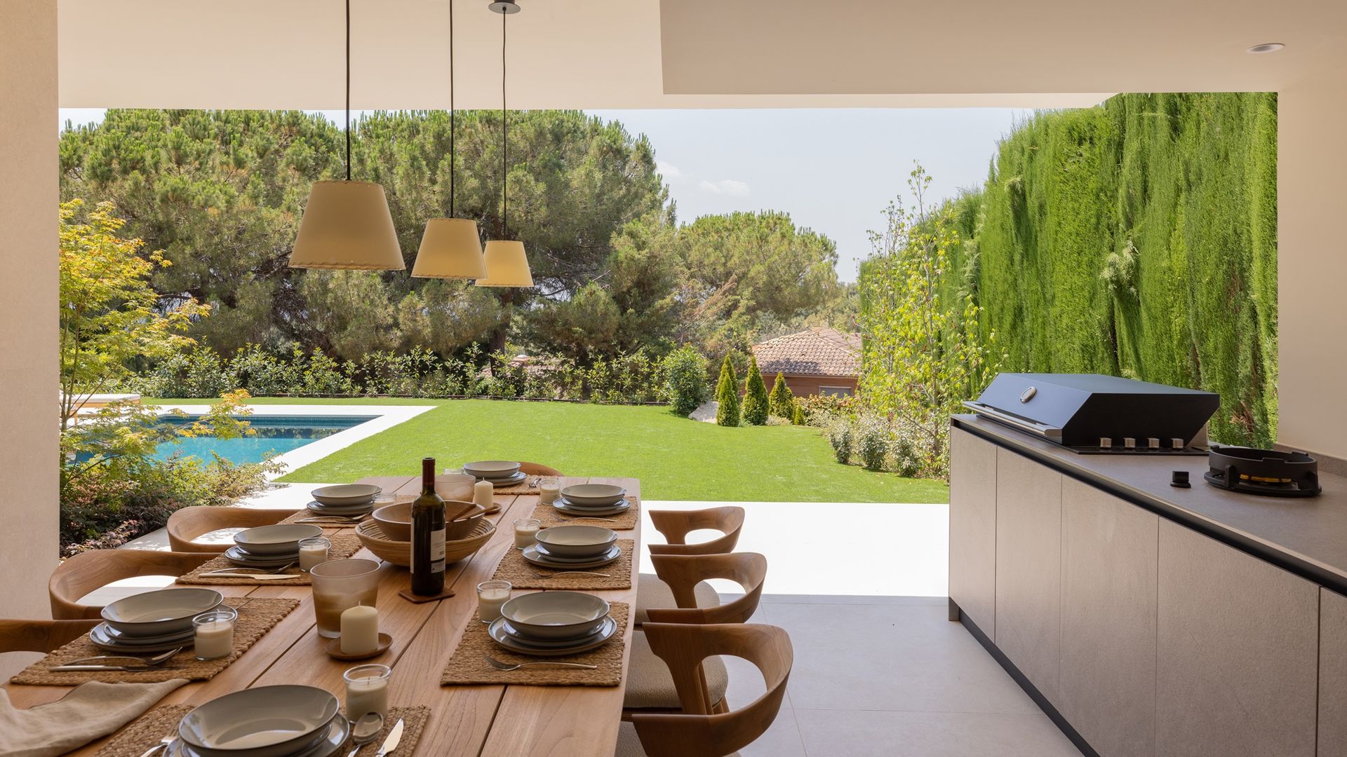 Los 5 errores más comunes al diseñar una cocina de exterior este verano (y cómo evitarlos)