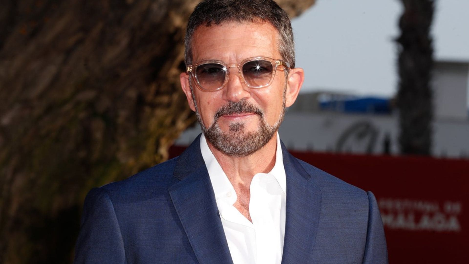 Antonio Banderas, camino de los sesenta y un años, con nueva imagen y el deseo de traerse a España a su hija, Stella