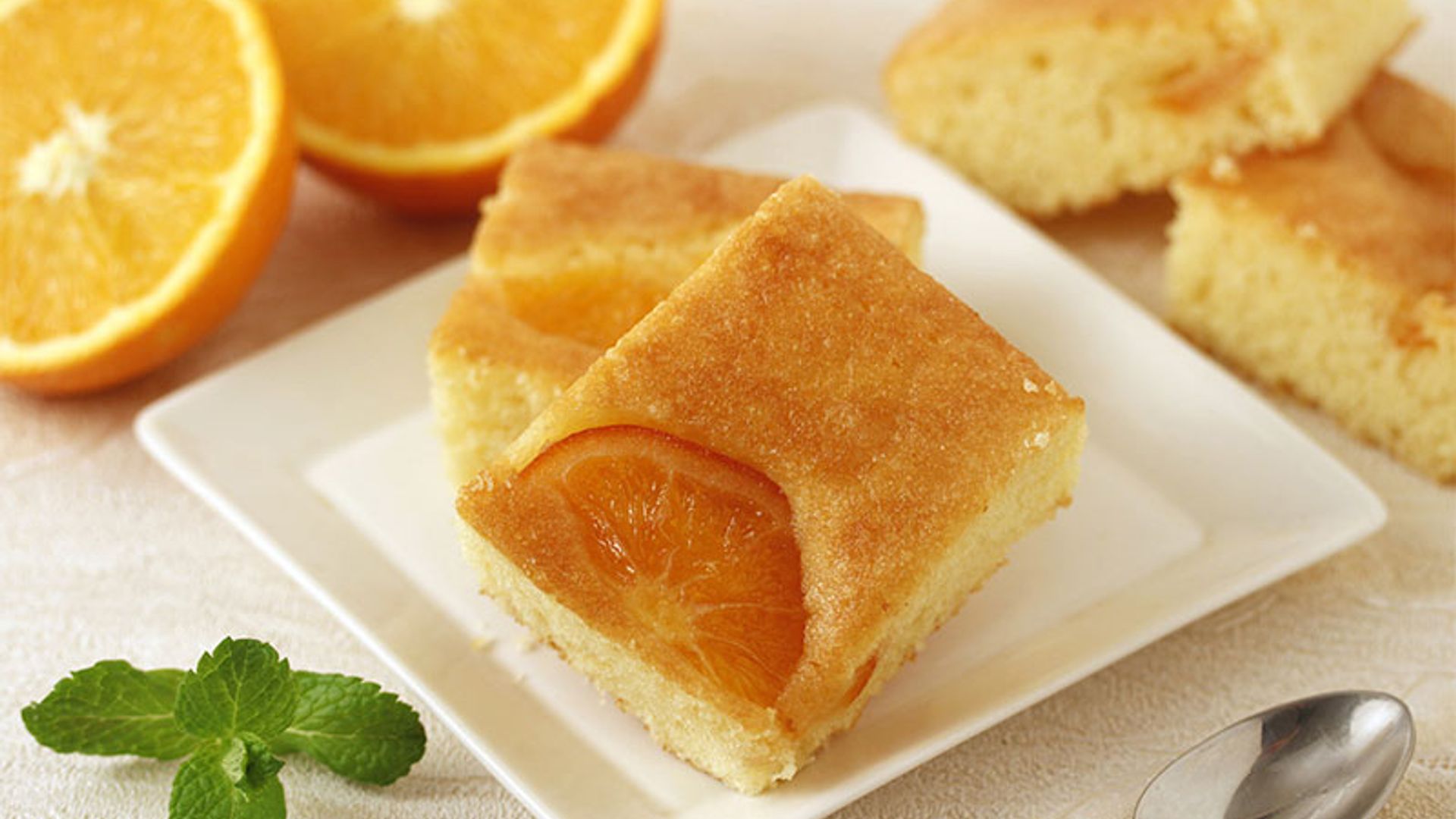 Bizcocho con naranja caramelizada