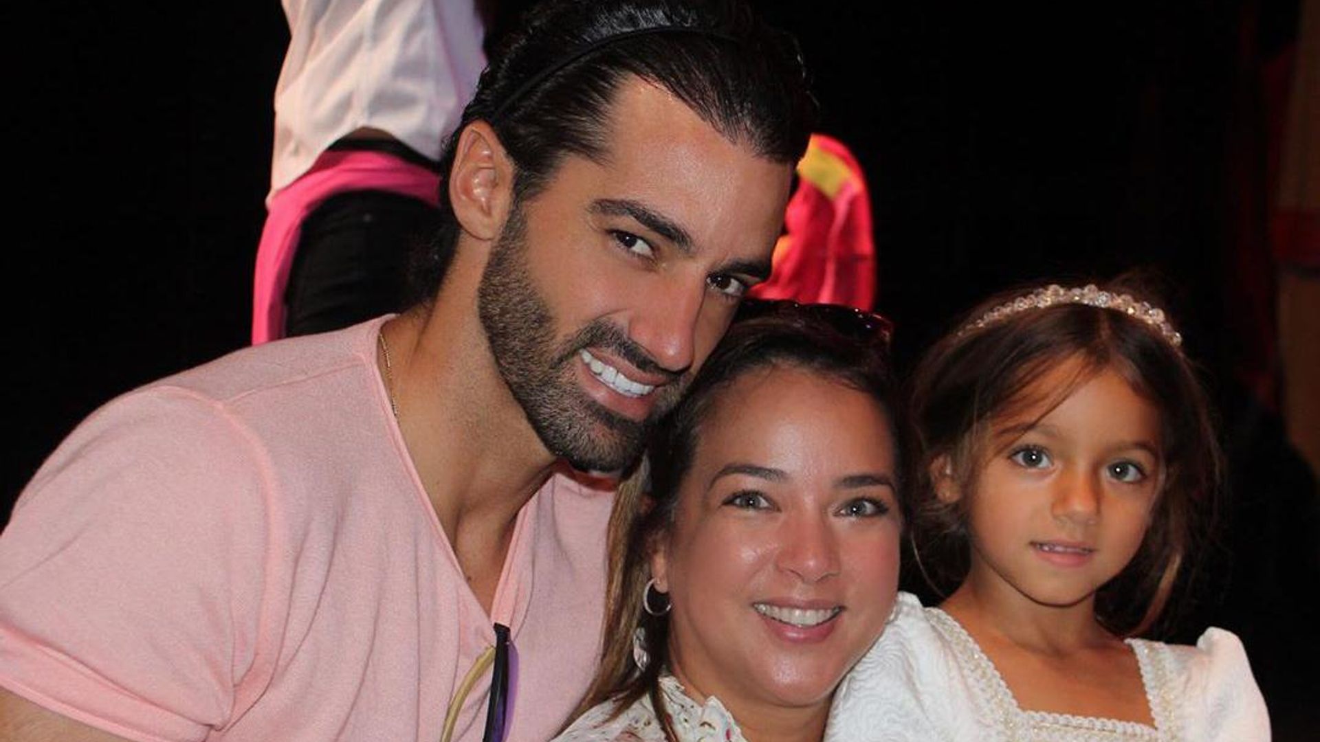 Toni Costa reacciona a las críticas por besar a su hija Alaïa en la boca