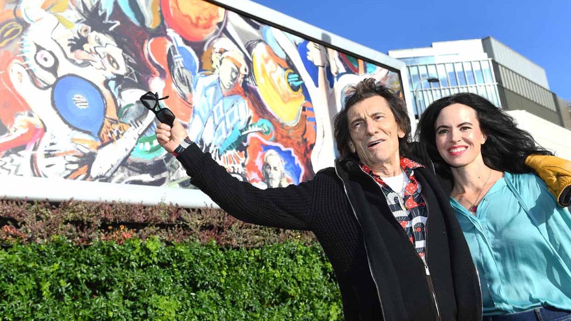 El emocionante regalo que Ronnie Wood, guitarrista de los Rolling Stones, entregará a Isabel II (y no tiene nada que ver con la música)