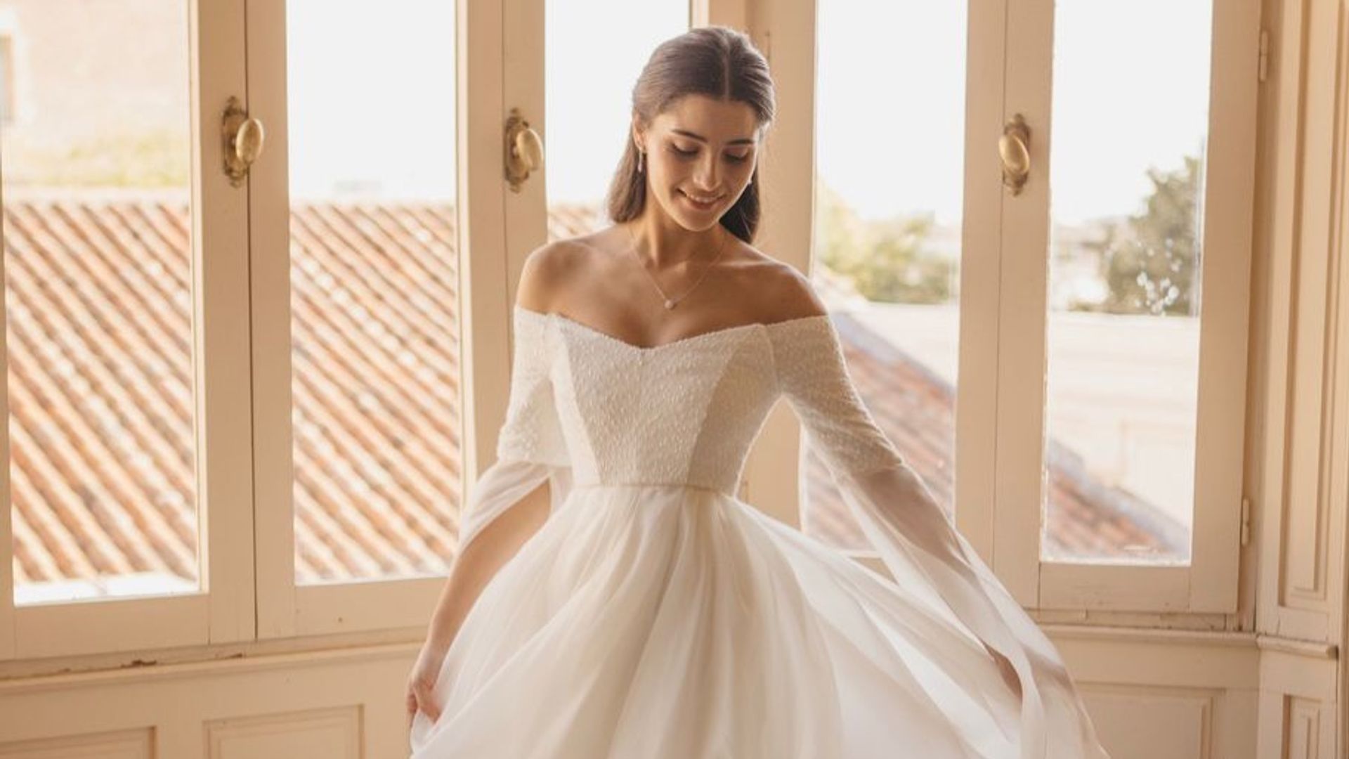 Sí, nuestras abuelas ya llevaron vestidos de novia transformables (aunque no como imaginas)