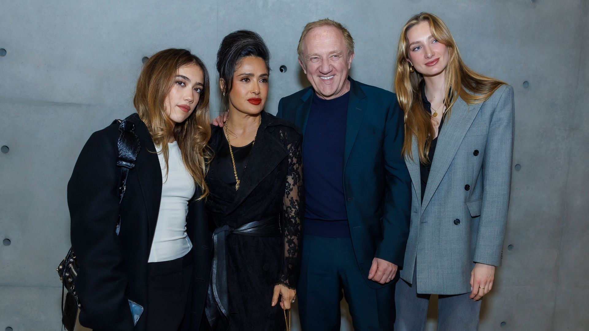 Salma Hayek deslumbra en París en su más reciente salida familiar con Valentina Paloma y su hijastra