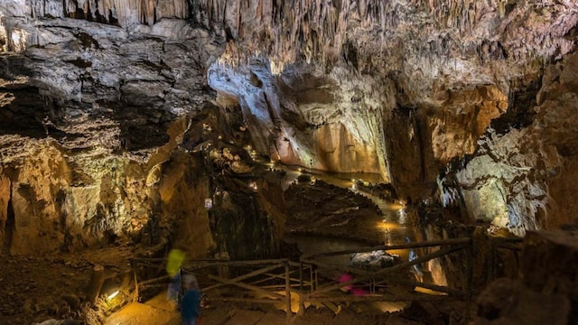 cueva de valporquero en leon