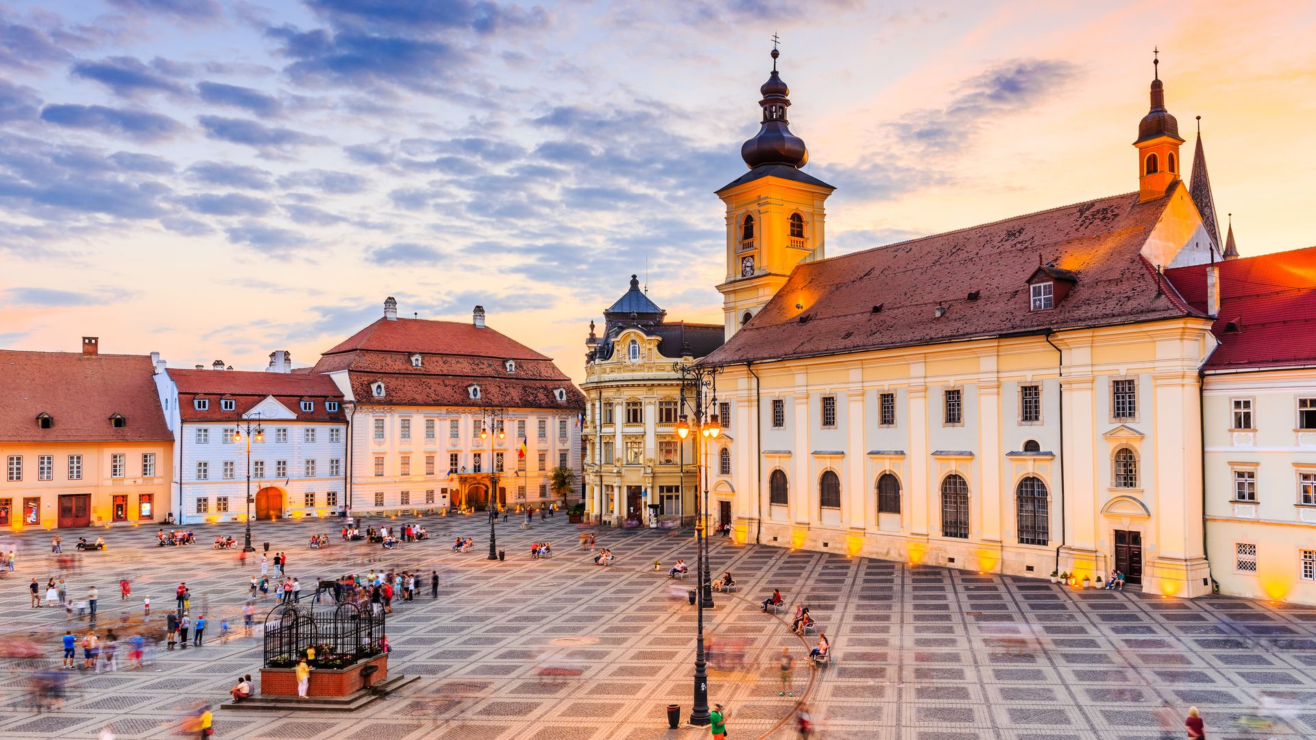 Plaza central de la localidad de Sibiu en Rumanía