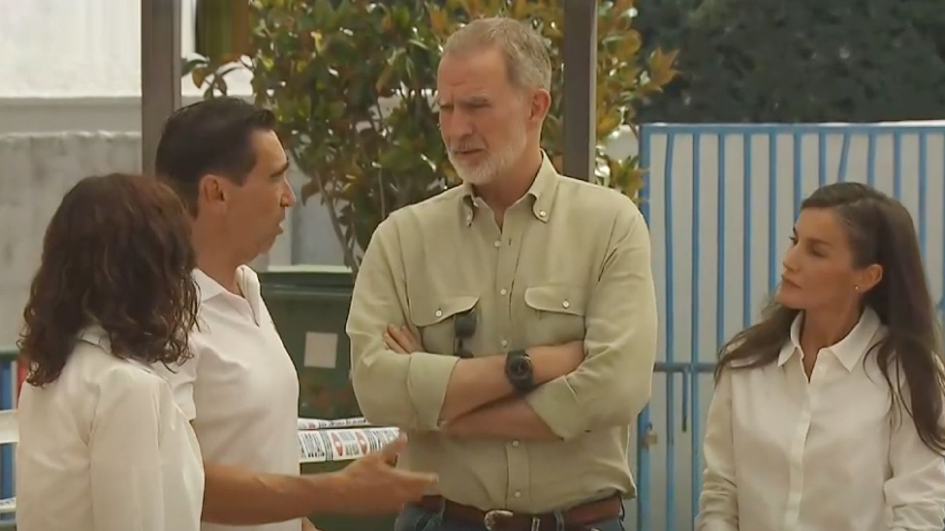EN DIRECTO. Los reyes Felipe y Letizia visitan en Villamanta a los afectados por los incendios en Madrid