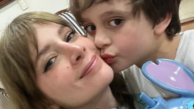 Imelda Tuñón recuerpa a su hijo José Julián