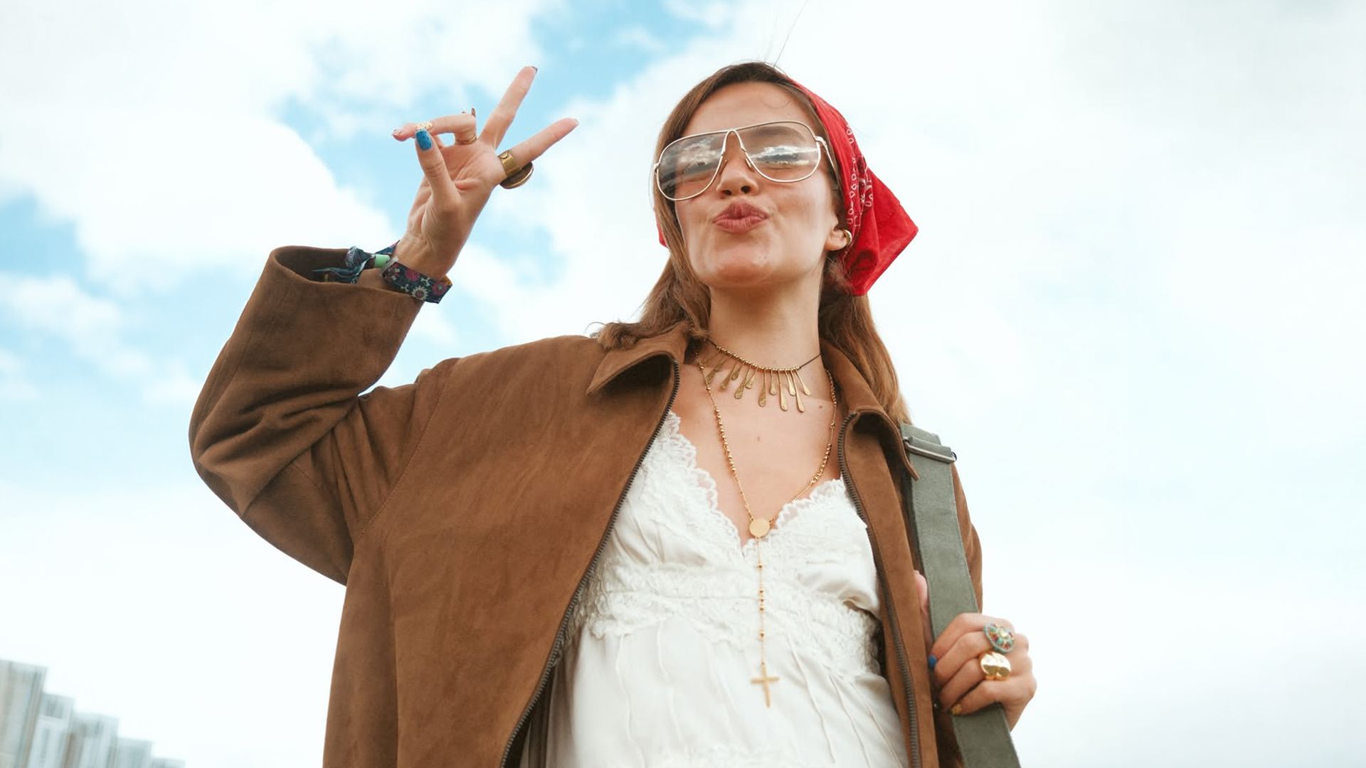 5 editoras con una misión: encontrar 5 looks perfectos para los conciertos del verano, de Bad Bunny a Shakira