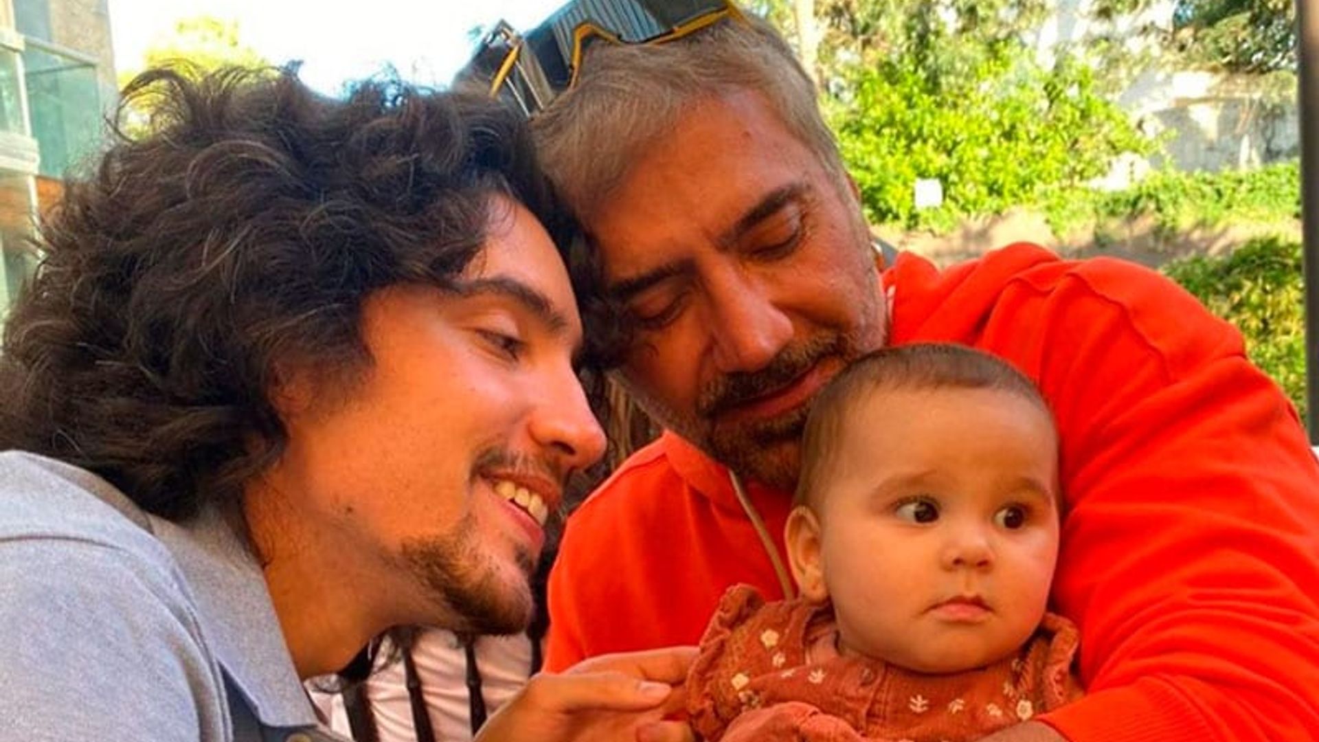 Rodeado por su familia, Álex Fernández sopla las velitas por sus 28 años