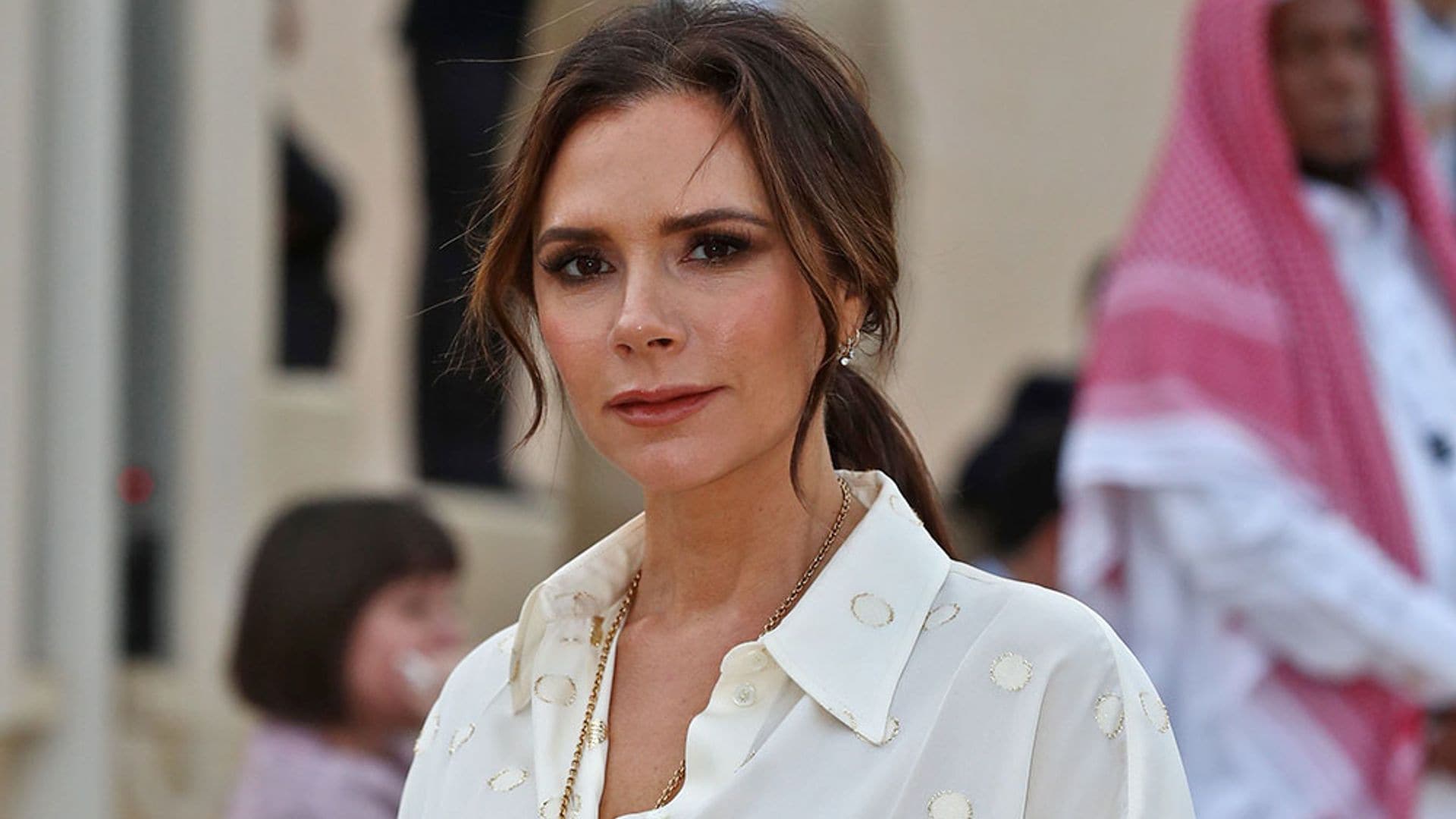 Victoria Beckham estrena imagen y ¡vuelve al rubio!