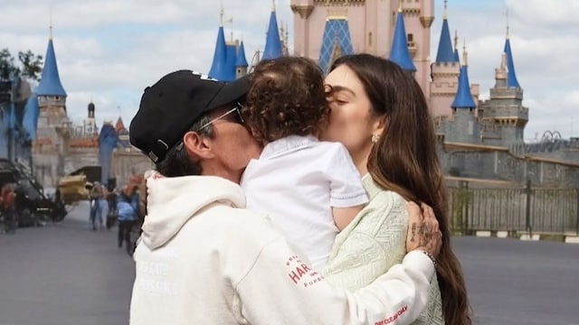 Marc Anthony y Nadia Ferreira llevan a su hijo, Marquito, a su primera visita a Disney