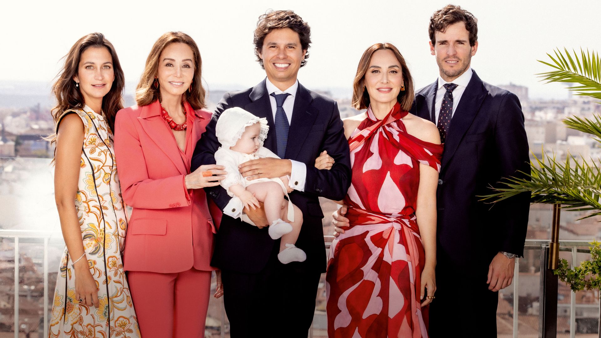 Cristina Fernández, Isabel Preysler, Álvaro Castillejo con su hijo en brazos, Tamara Falcó e Íñigo Onieva