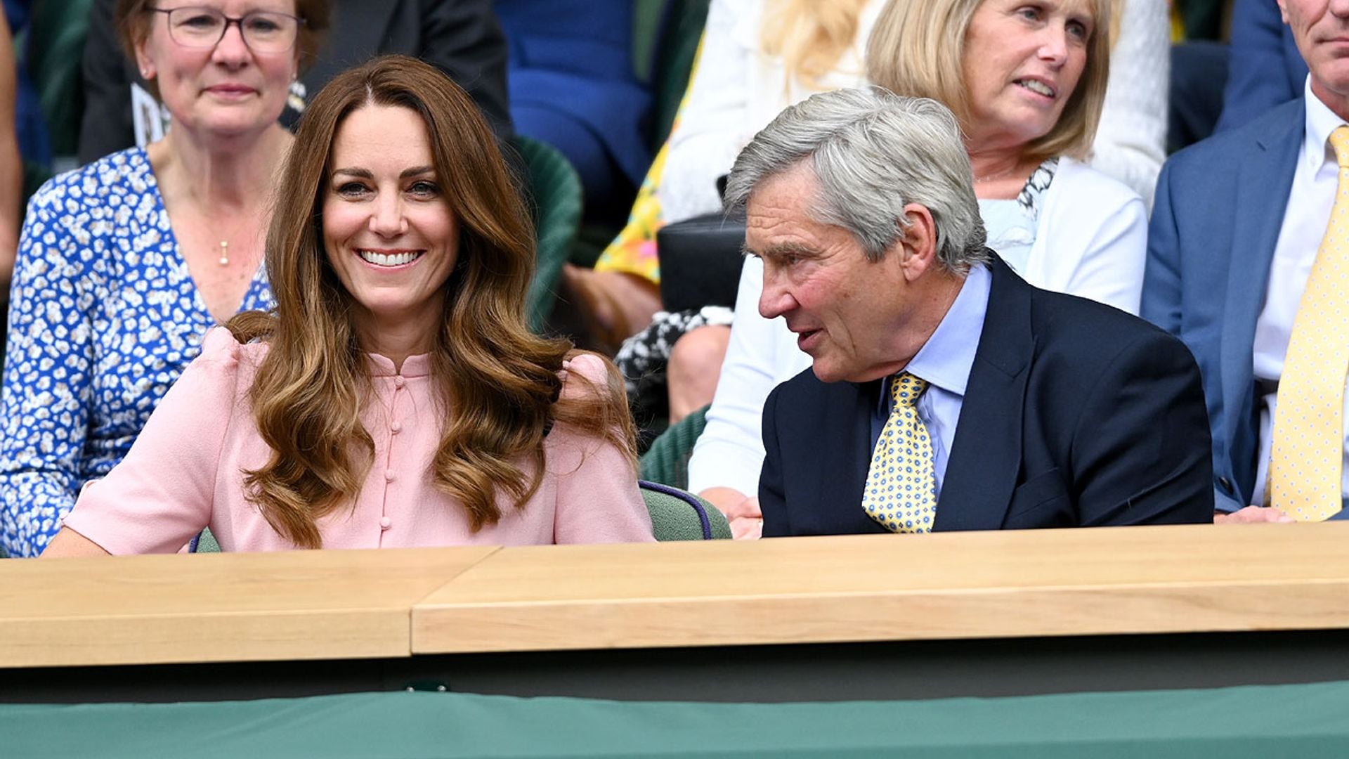 Kate Middleton comparte una fotografía de su infancia junto a su padre... ¡es la viva imagen de su hijo Louis!