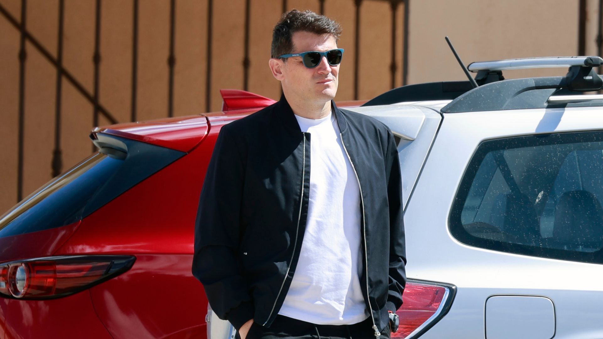 Jota Cabrera e Iker Casillas acompañan a la periodista en el último adiós a su madre