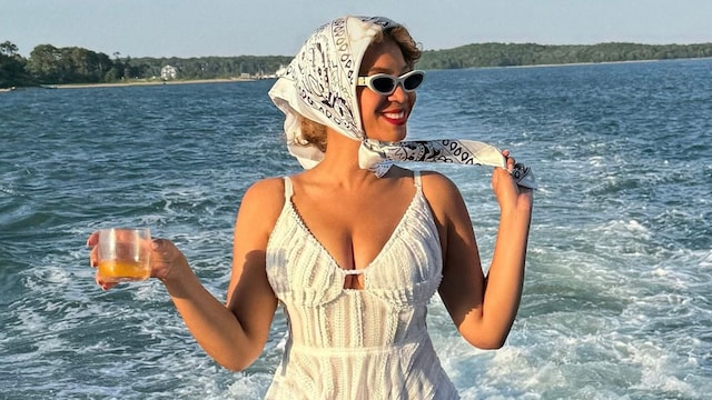 Beyoncé con vestido ibicenco de Charo Ruiz