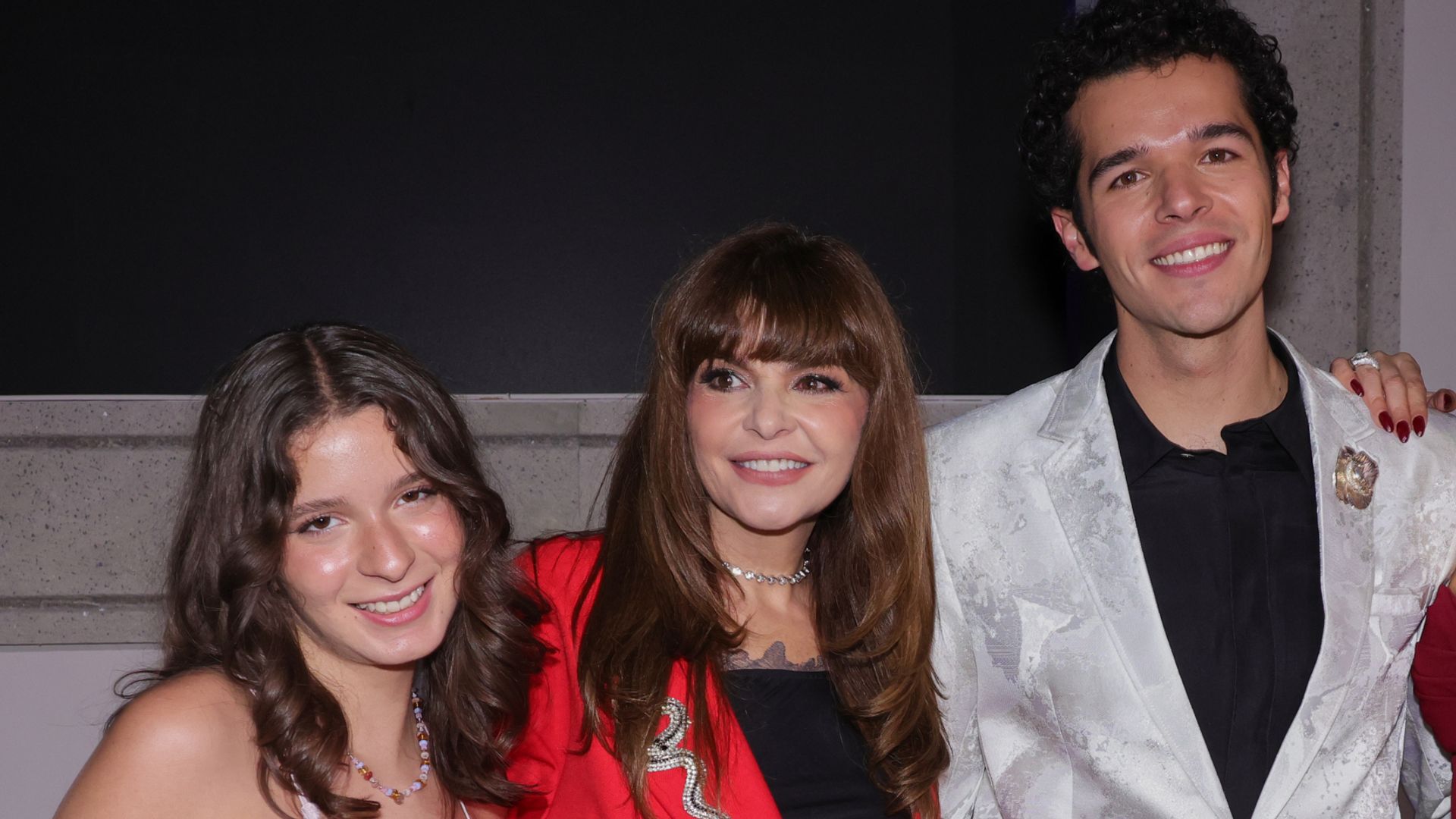 Maria Itati, Itati Cantoral, Eduardo Zucchi y Marlene Favela en la presentación de 'El Renacer de Luna'.