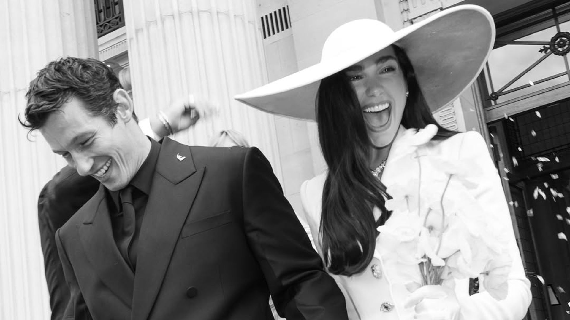 Se acabó la espera: Dua Lipa comparte las primeras fotos de su vestido de novia y de su fabulosa boda en Sicilia con Callum Turner