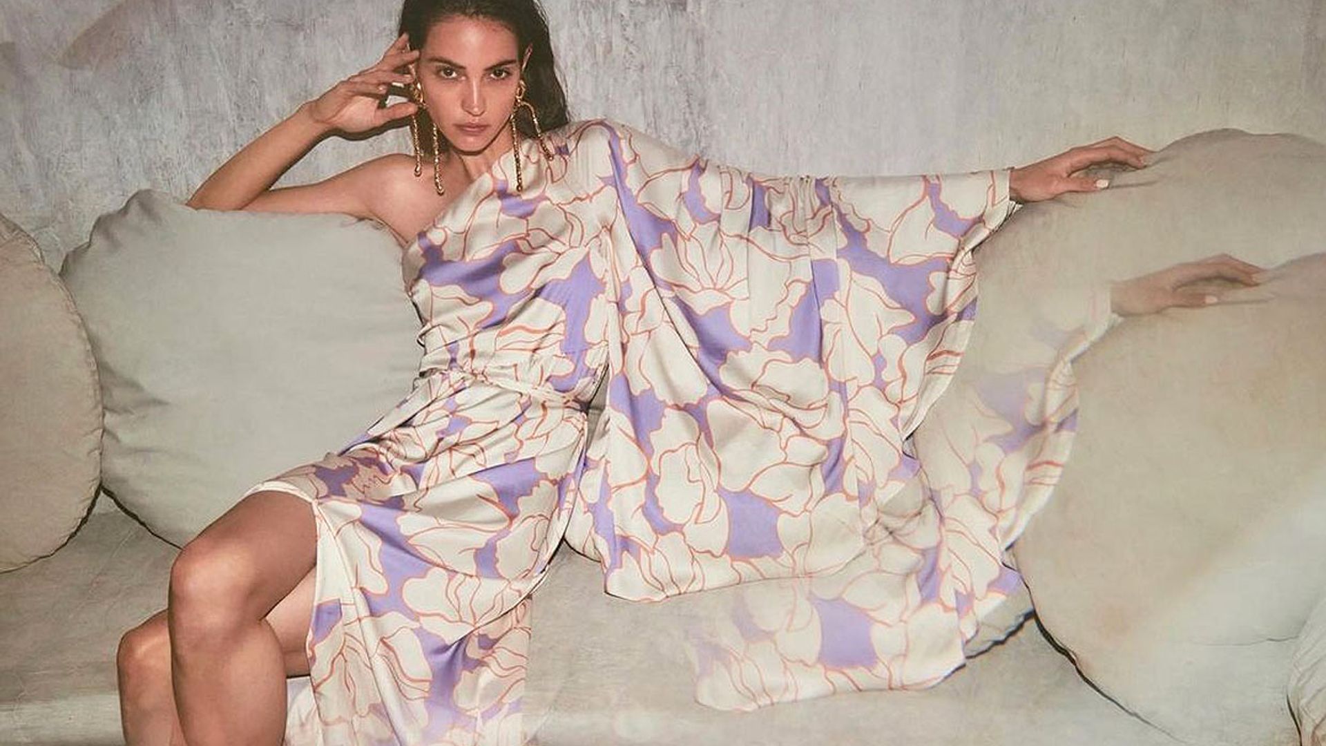 Nuevas tendencias para ahorrar en tu look de invitada mientras ayudas al planeta