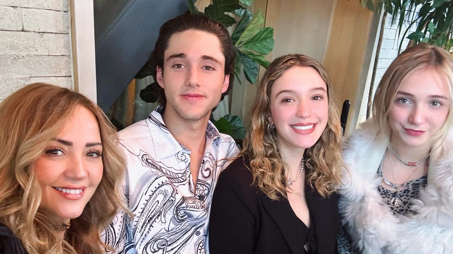 Andrea Legarreta está feliz del noviazgo de su hija Mía con Tarik Othón
