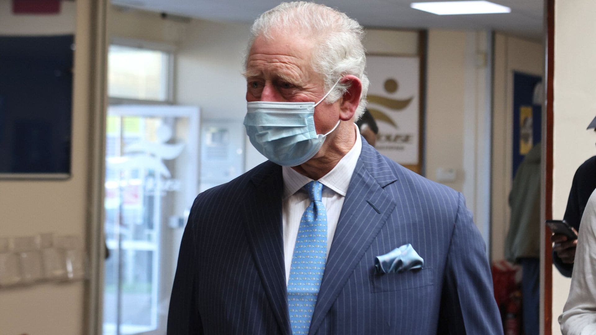 El príncipe Carlos se deja ver en público por primera vez desde la entrevista de Meghan y Harry