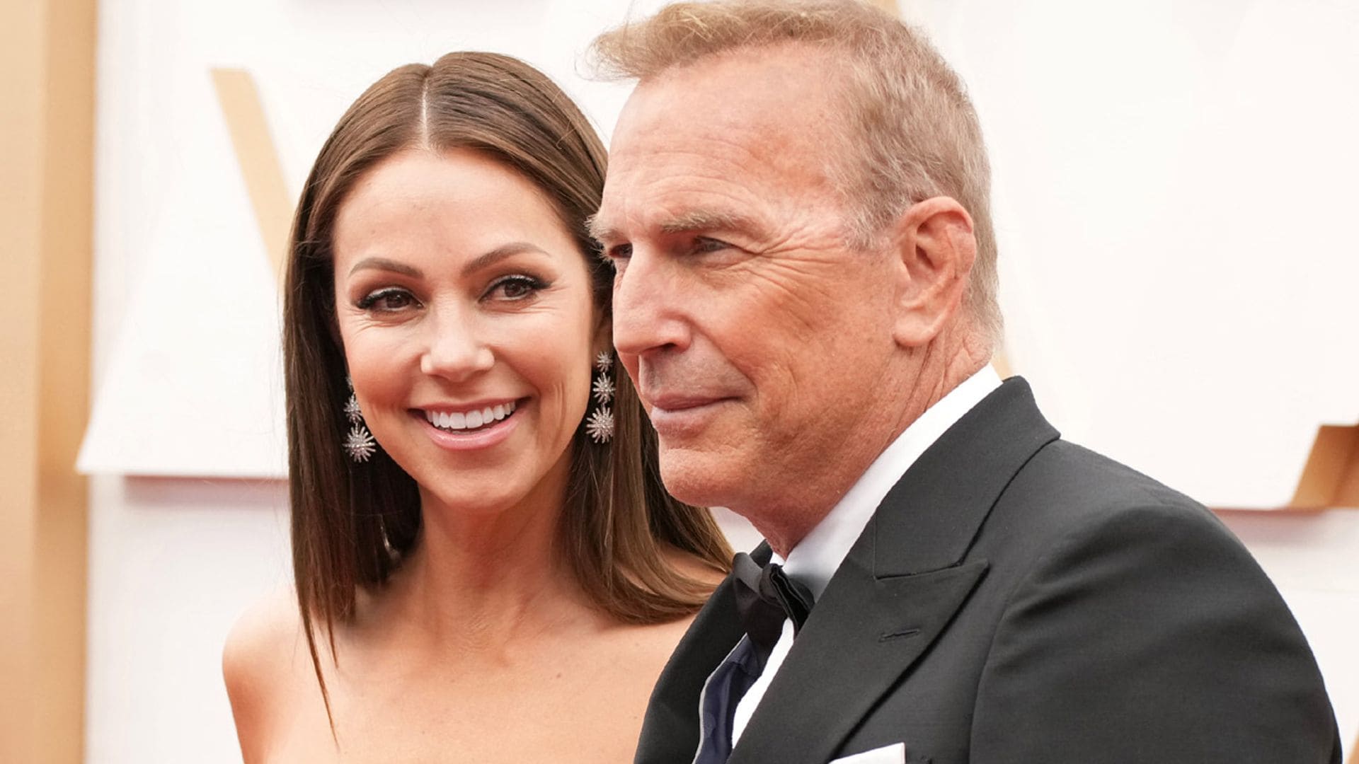 Kevin Costner asegura que su exmujer Christine se niega a mudarse de su casa después del divorcio