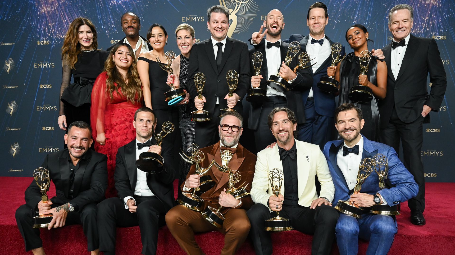 Kathryn Hahn, Keyla Monterroso Mejia, Dewayne Perkins, Chase Sui Wonders, Alex McAtee, Alex Gregory, Seth Rogen, Evan Goldberg, James Weaver, Ike Barinholtz, Peter Huyck, Frida Perez, Bryan Cranston y el resto del equipo de "The Studio", en la gala de los Premios Emmy 2025