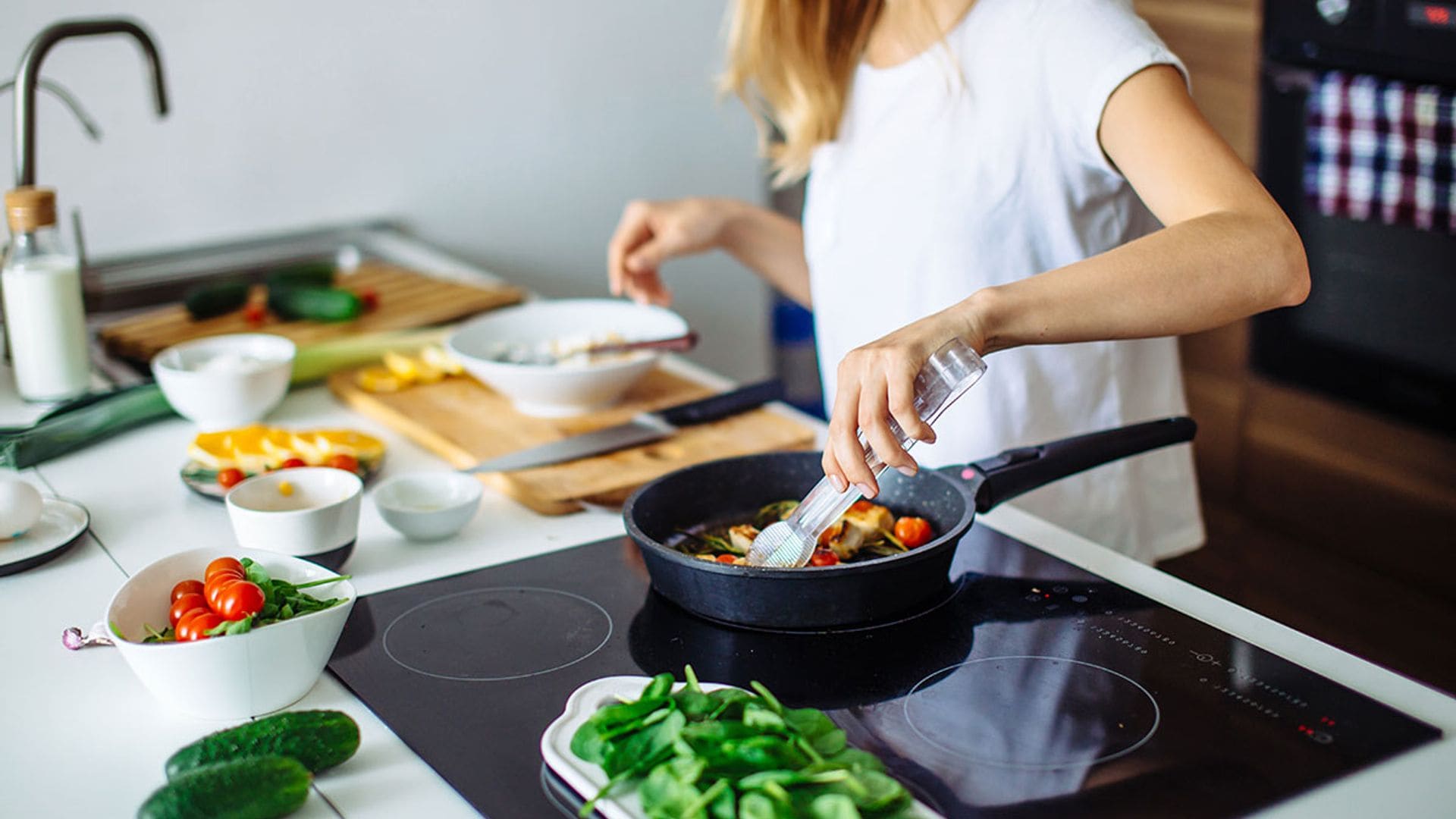 9 consejos de cocina para ahorrar en la factura de la luz