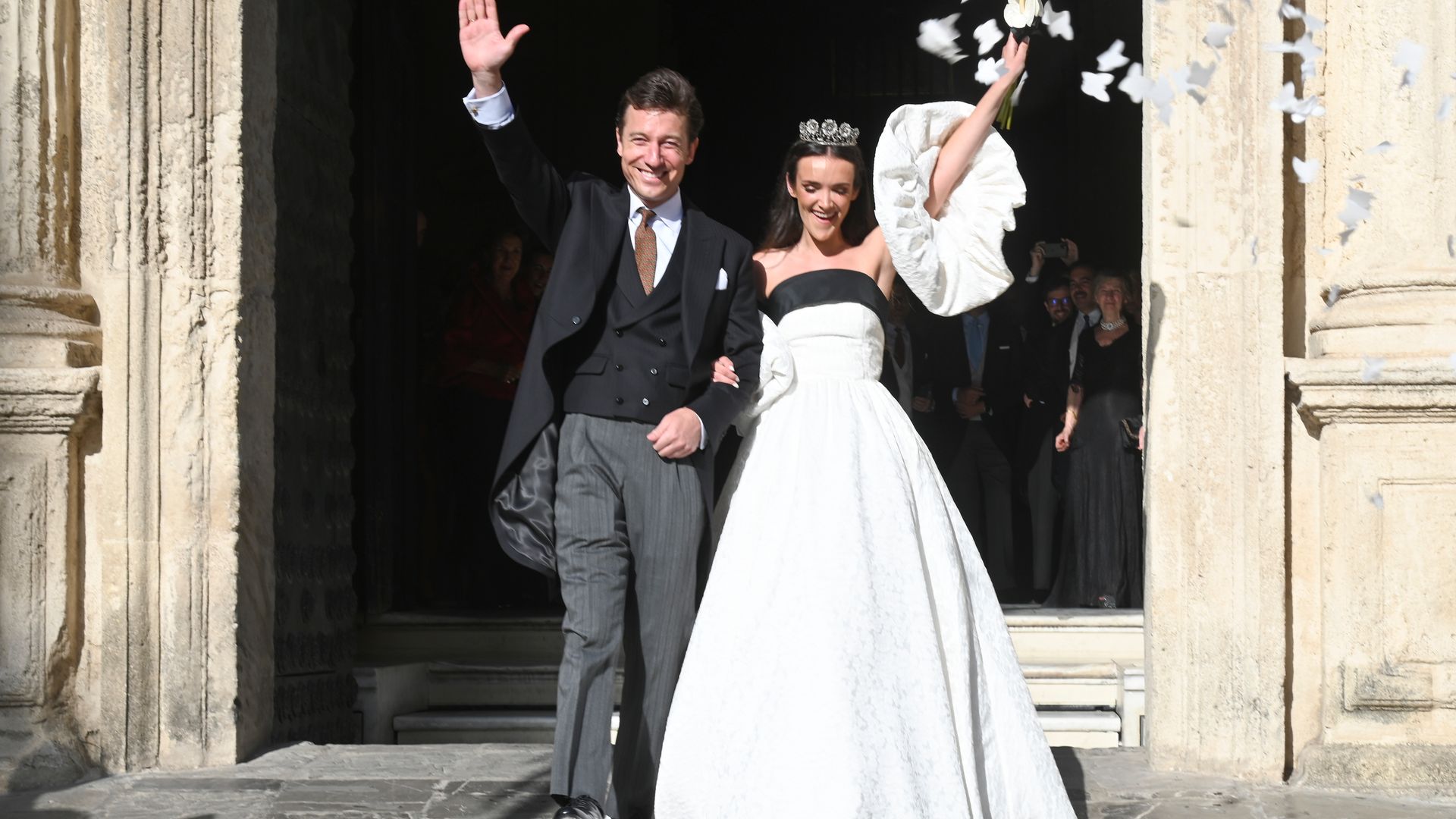 El romántico enlace de Gabriela Represa y Lorenzo Moinet Ybarra en la Catedral de Sevilla ante más de 350 asistentes
