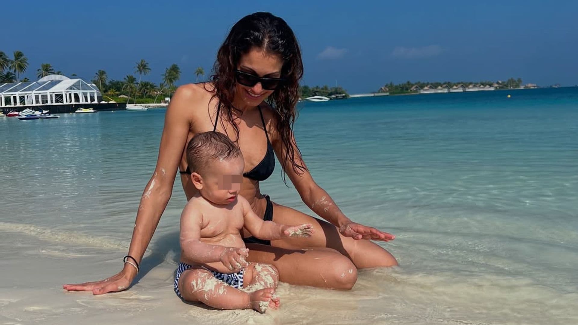 Hiba Abouk posa impresionante en bikini en sus vacaciones favoritas: “Ibiza y mis niños”