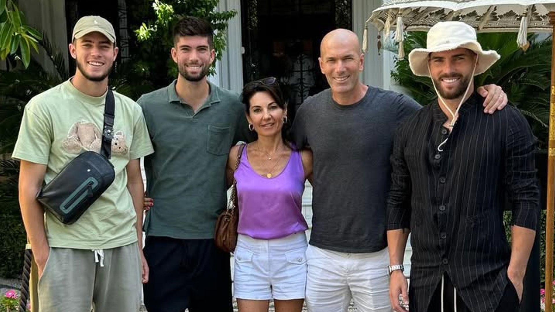 Zinedine Zidane cumple 54 años con el corazón dividido por el Mundial: apoya a Francia y a su hijo con Argelia mientras disfruta de sus nietos