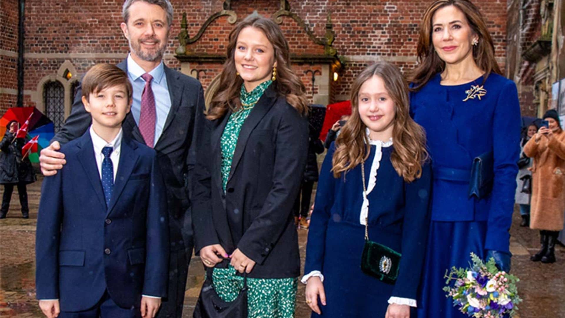 La sintonía de las princesas Isabella y Josephine de Dinamarca luciendo el 'anillo de hermanas'