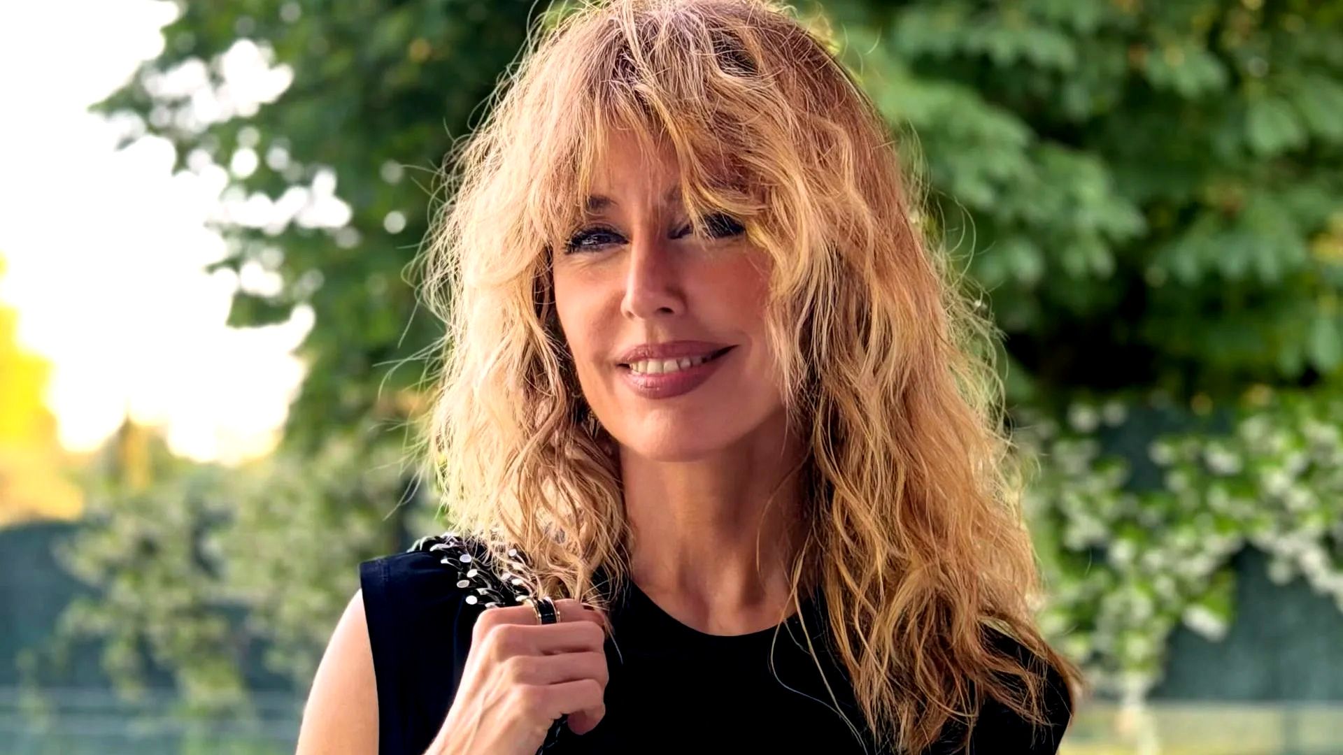Así es la casa de Emma García en Madrid: un refugio familiar donde el mármol negro, el arte y el color son protagonistas