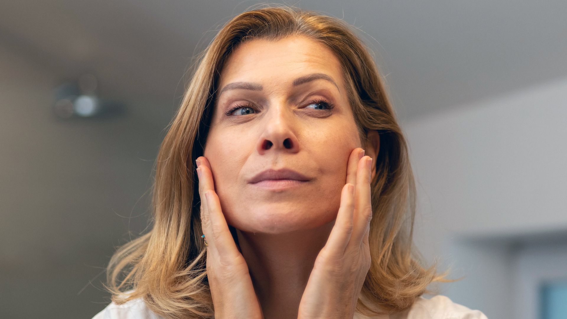 La mejor crema antiedad con efecto 'lifting' para mujeres a partir de los 60 cuesta menos de 30€