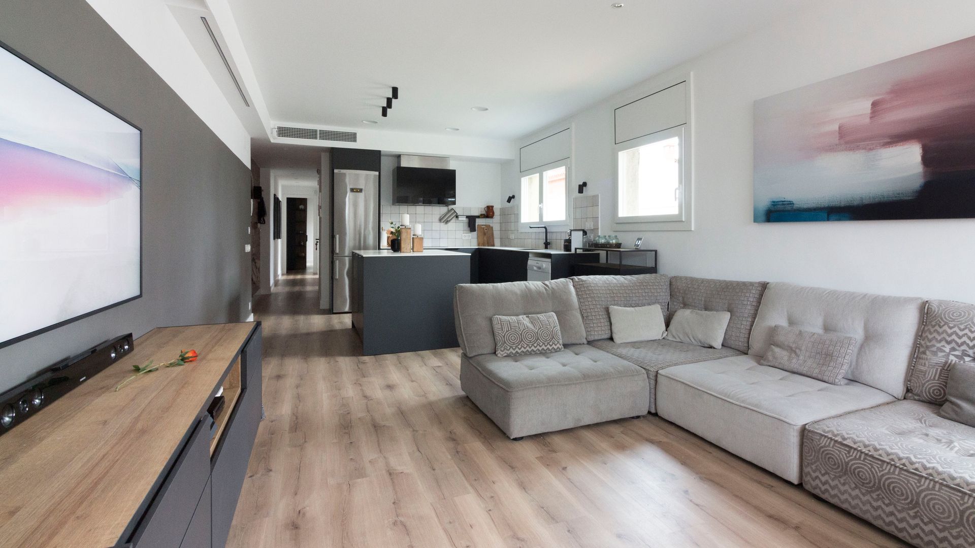 Salón y cocina abierta