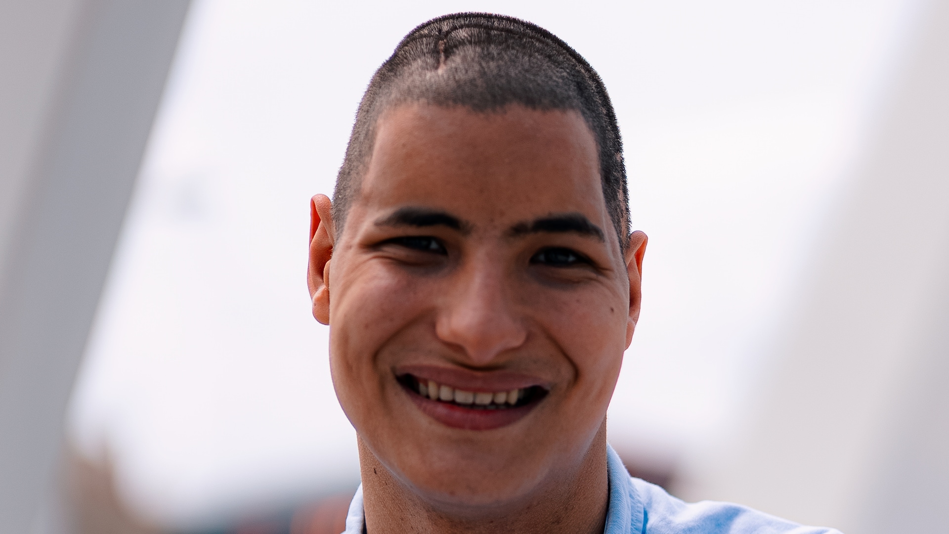 Roquestar, con parálisis cerebral y superdotado