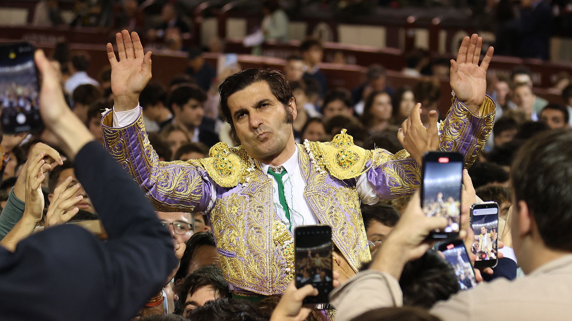 Morante de la Puebla se corta la coleta en la plaza de toros de Las Ventas, a 12 de octubre de 2025, en Madrid