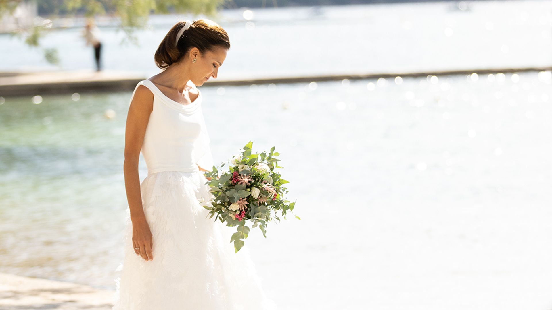 Isabel, la novia del escote barco que creó el vestido de sus sueños a distancia