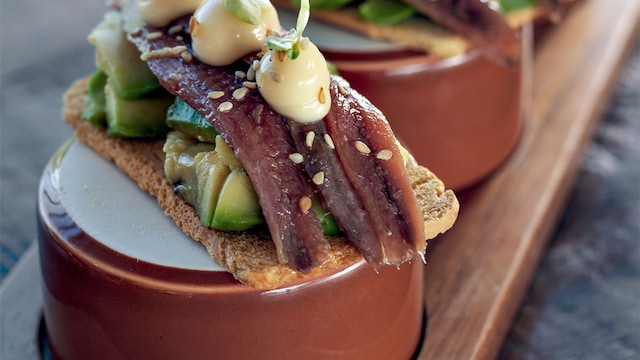 canapes anchoa aguacate