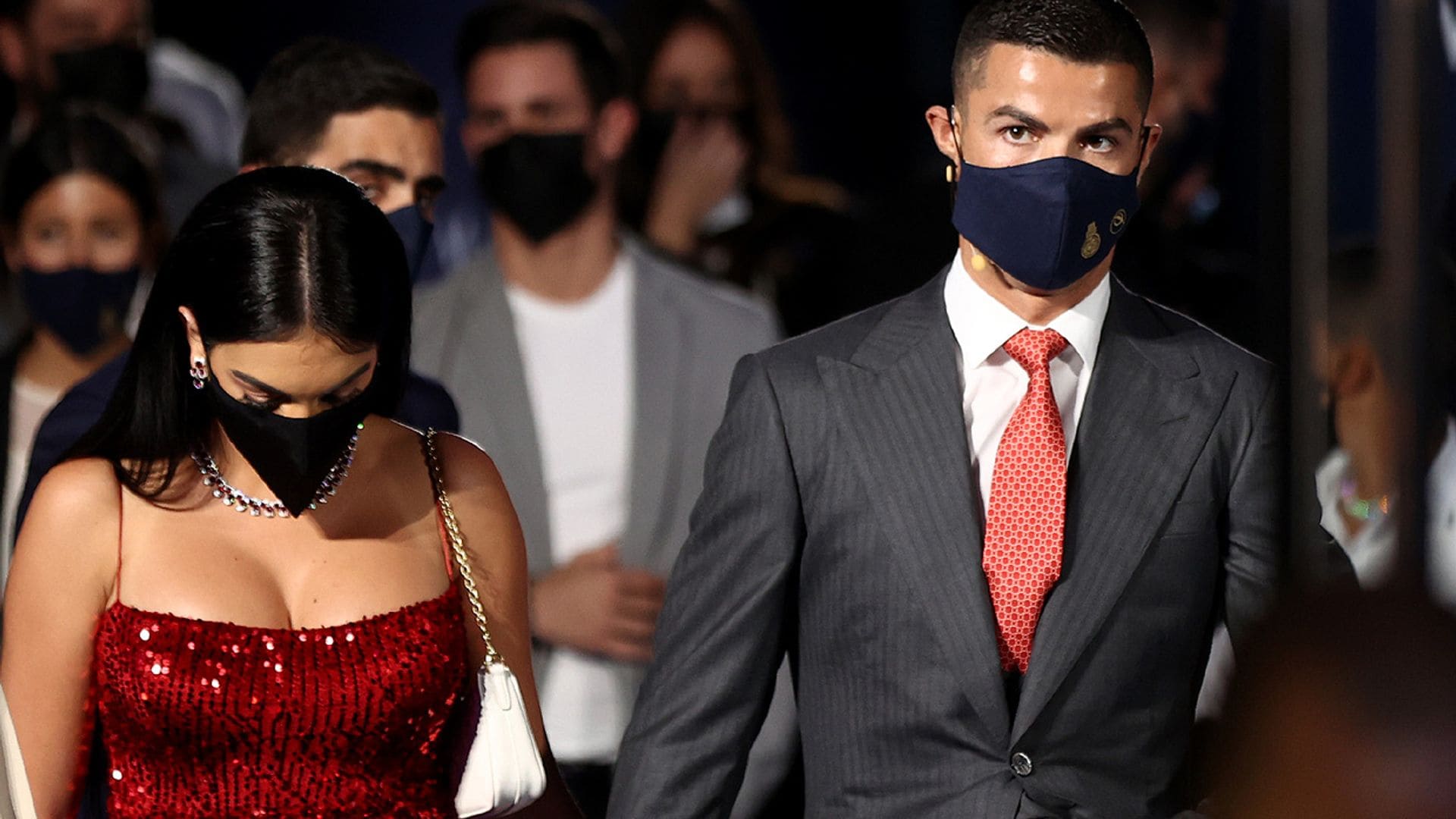 La emoción de Georgina Rodríguez al ver a Cristiano Ronaldo coronarse como mejor jugador del siglo