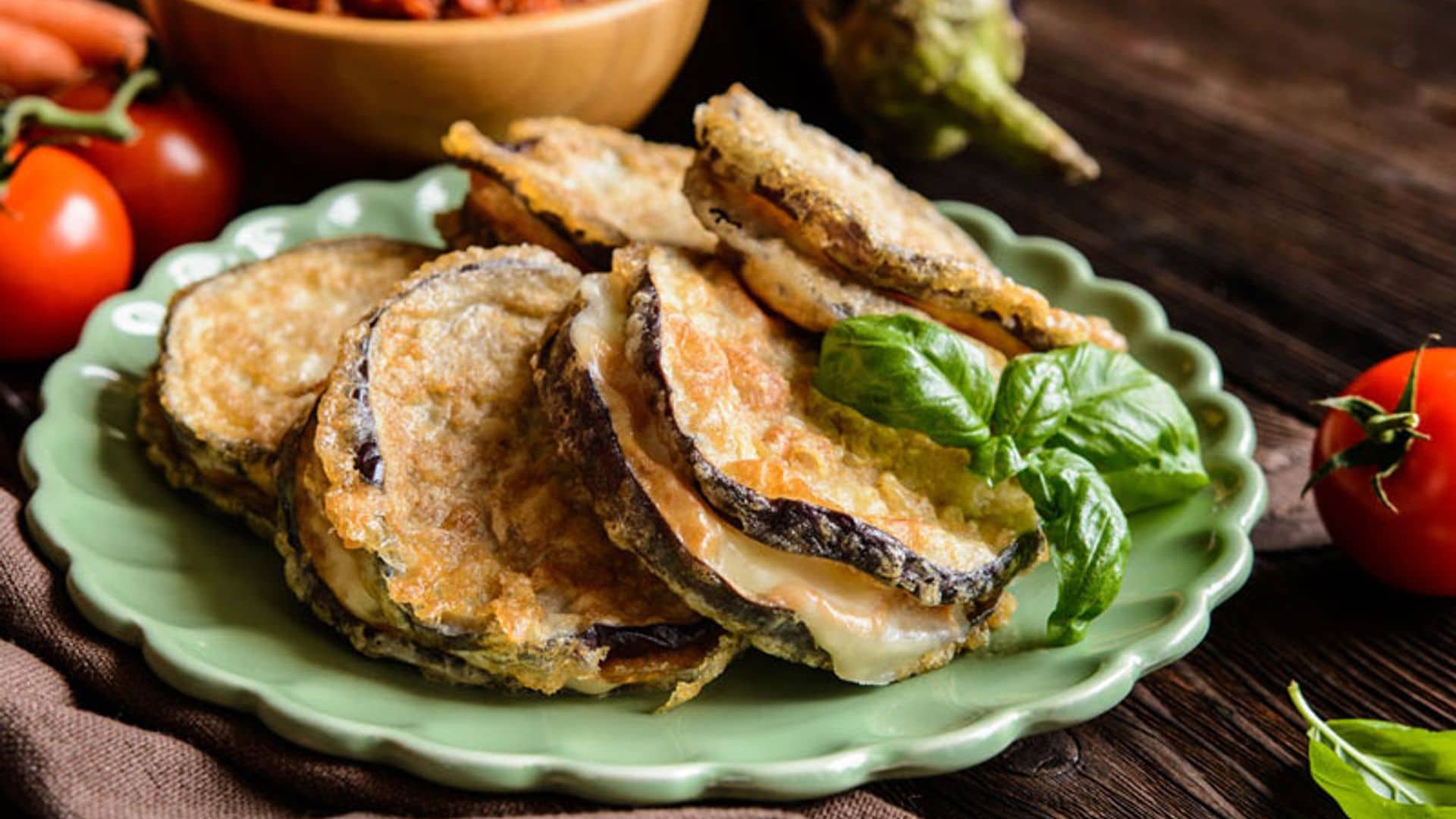 Emparedado de berenjenas con queso cremoso de oveja