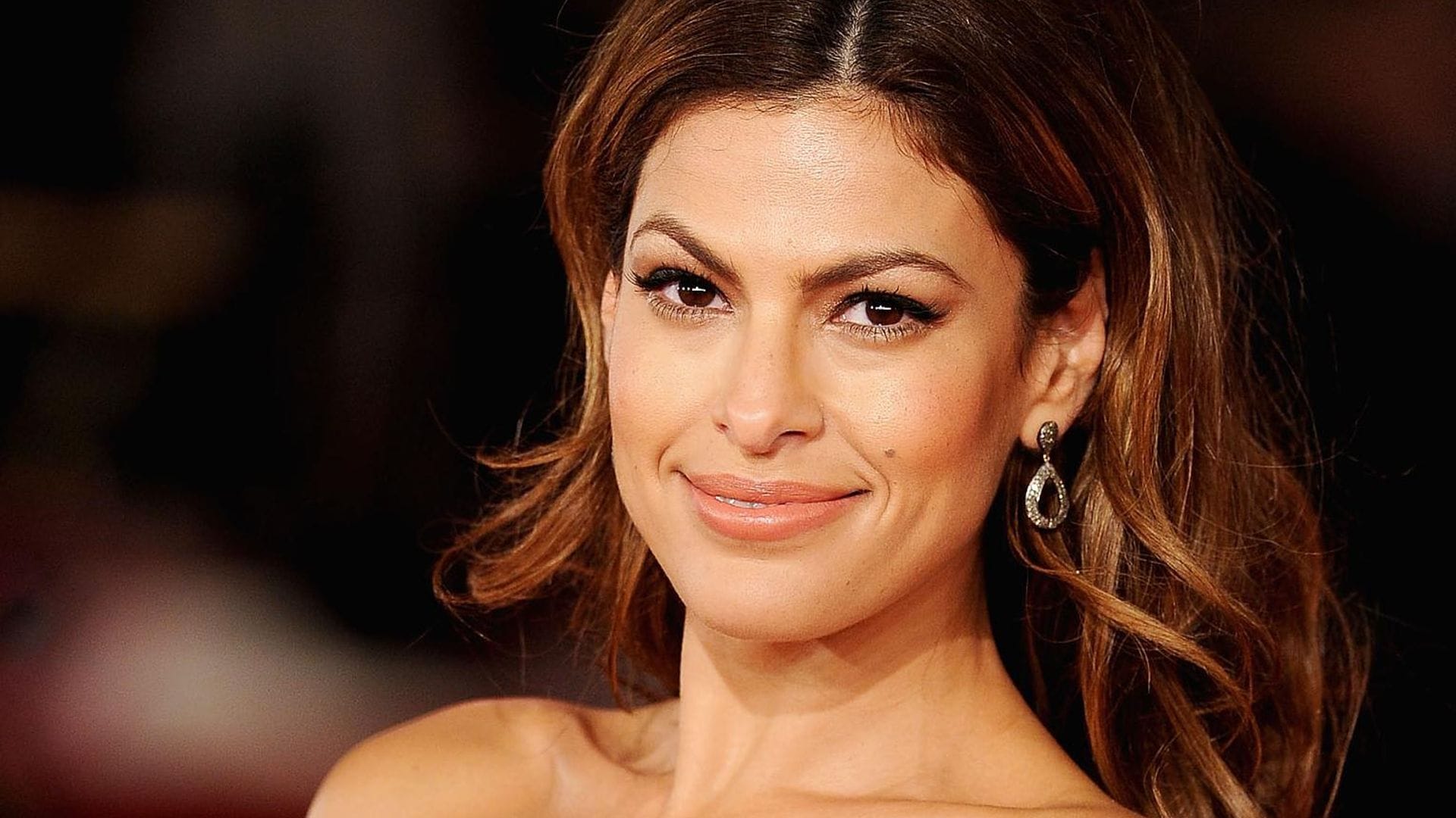 Eva Mendes: los trucos para un rostro y melena saludable