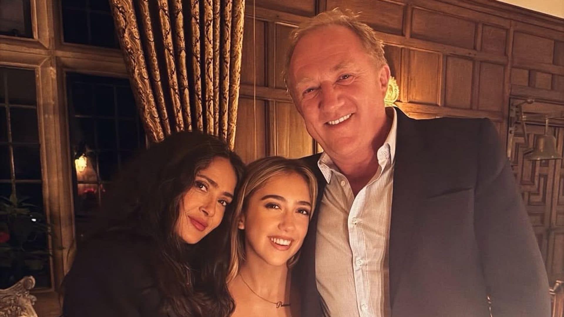 Salma Hayek celebra el 18 cumpleaños de su hija Valentina con un fiestón en un castillo, en vídeo